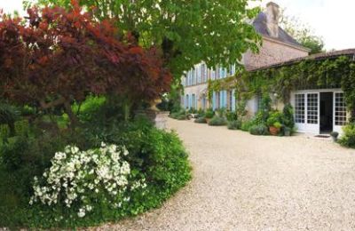 Manoir à vendre Gémozac, Nouvelle-Aquitaine:  Das Landhaus mit Vorplatz und Garten