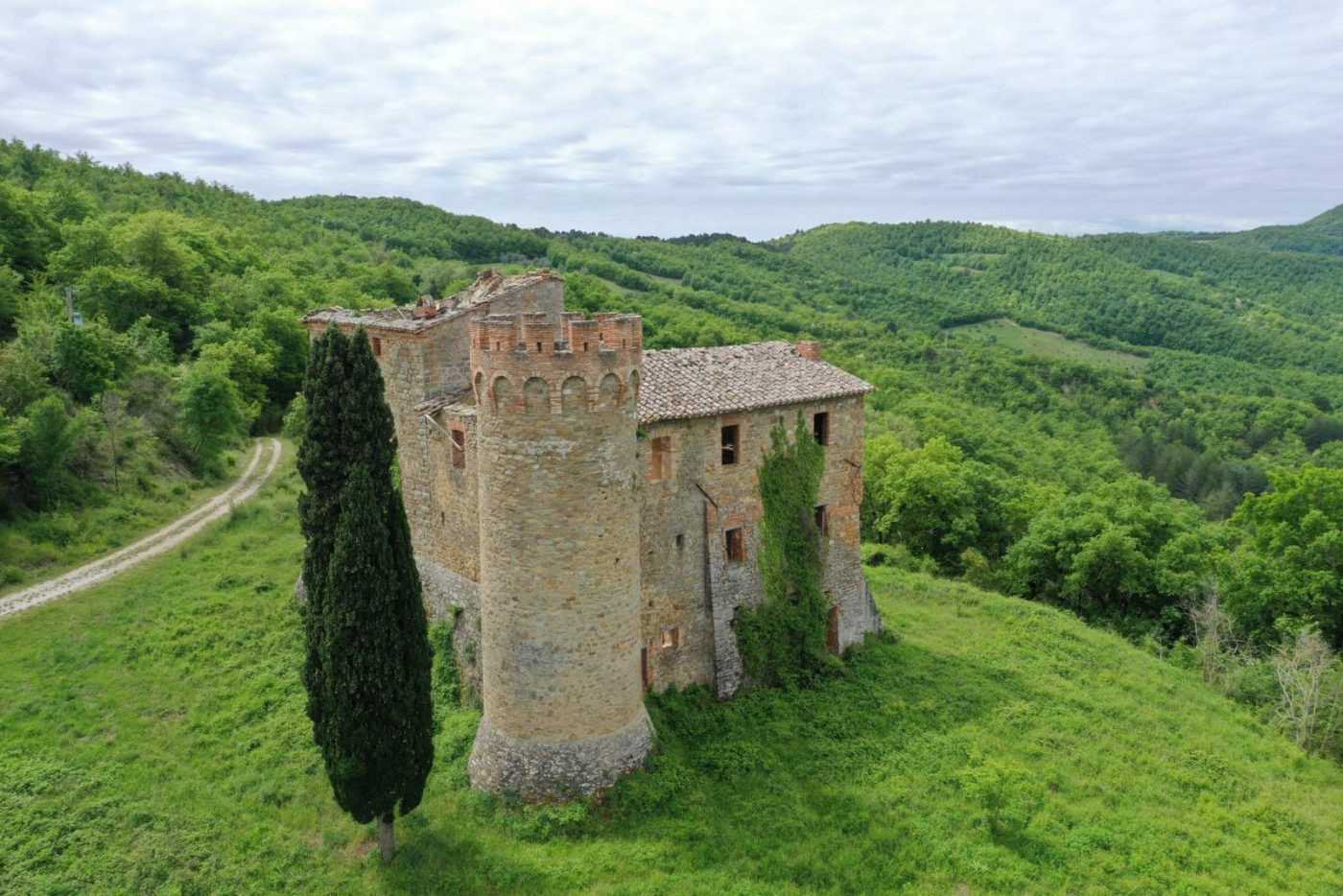 Photos Castello Di Bisciano - Château isolé à vendre en Ombrie