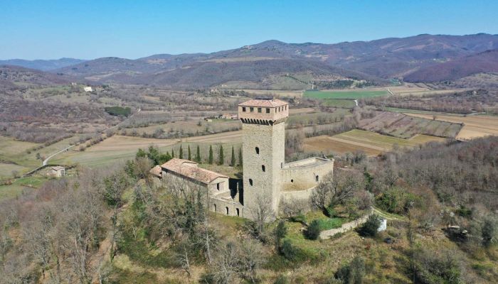 Château médiéval à vendre 06060 Pian di Marte, Ombrie,  Italie