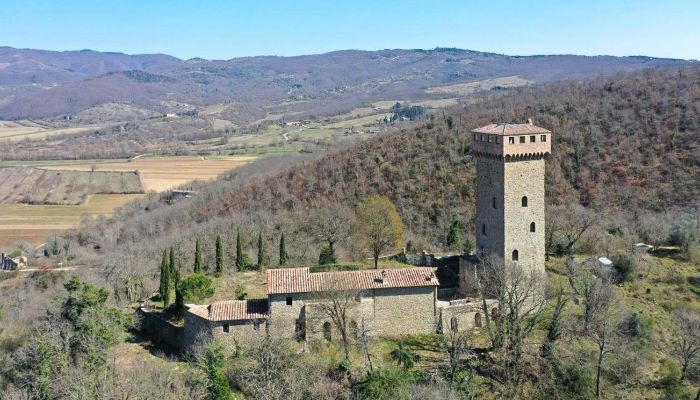 Château médiéval à vendre 06060 Pian di Marte, Ombrie,  Italie