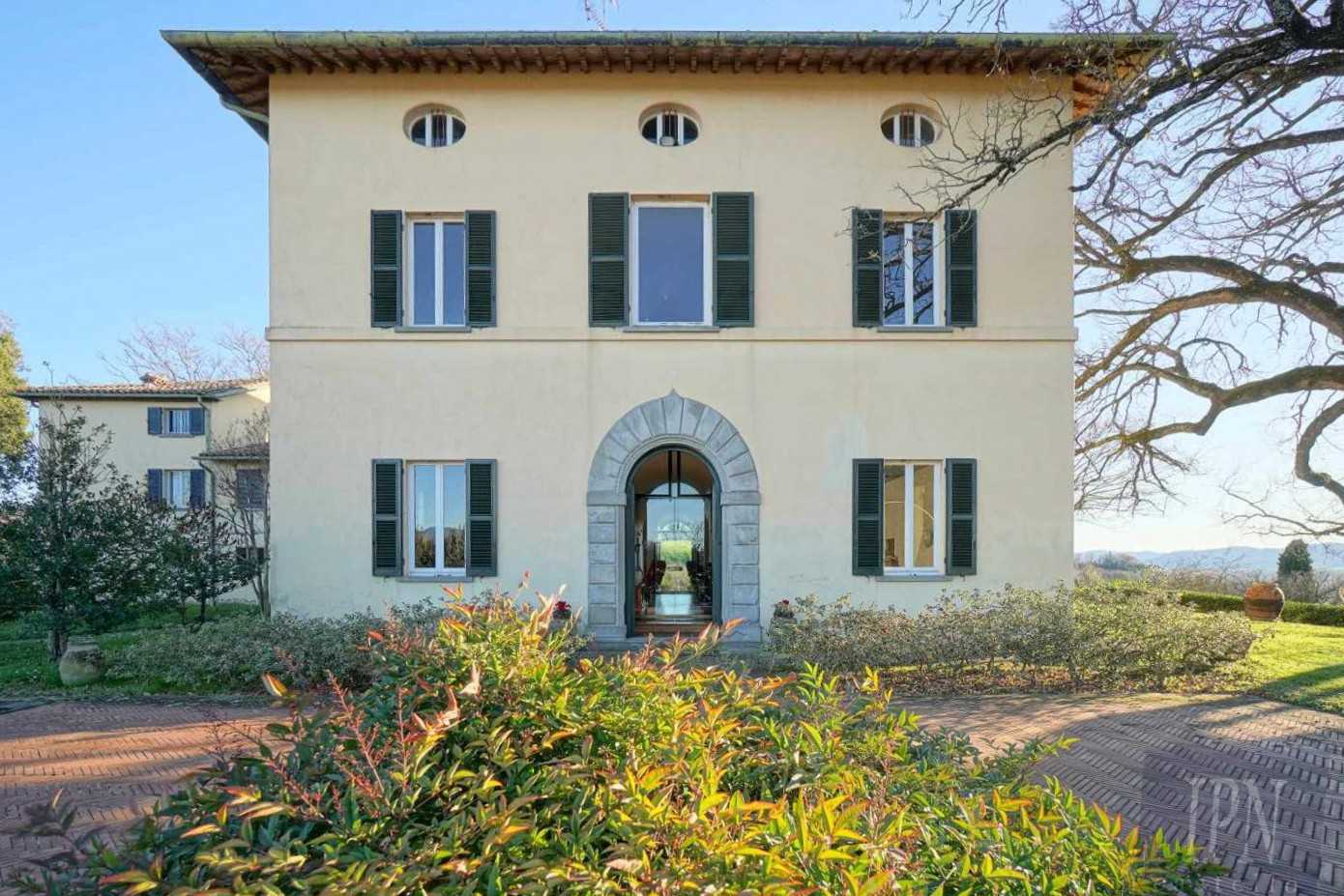 Photos Villa de luxe avec une grande histoire en Ombrie