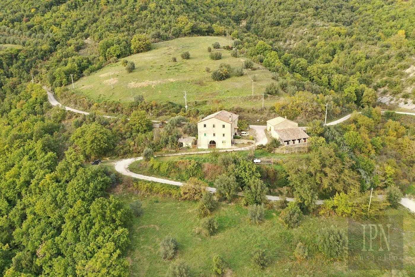 Photos Ferme avec vue sur les ruines d'un vieux château en Ombrie
