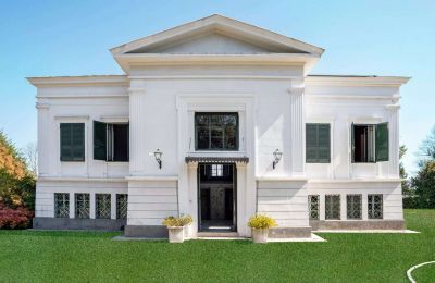 Villa historique à vendre 28040 Lesa, Piémont:  Vue frontale