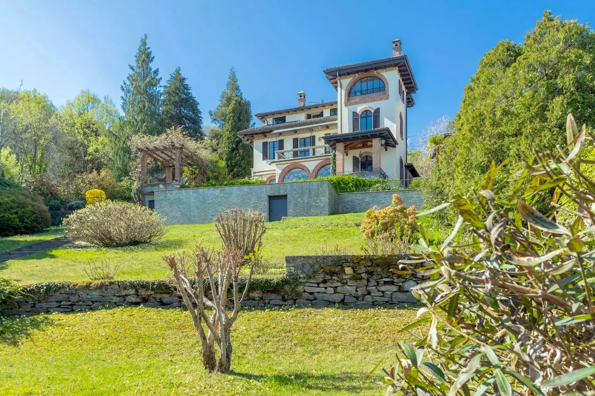 Photos Villa Art nouveau près de Stresa, vue sur le lac