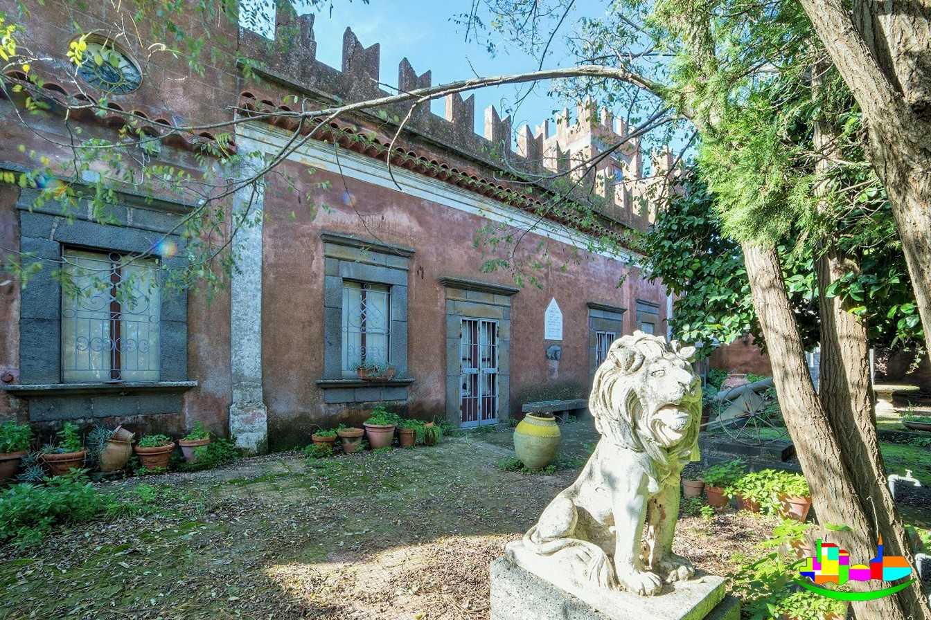Photos Château avec jardin à vendre en Sicile