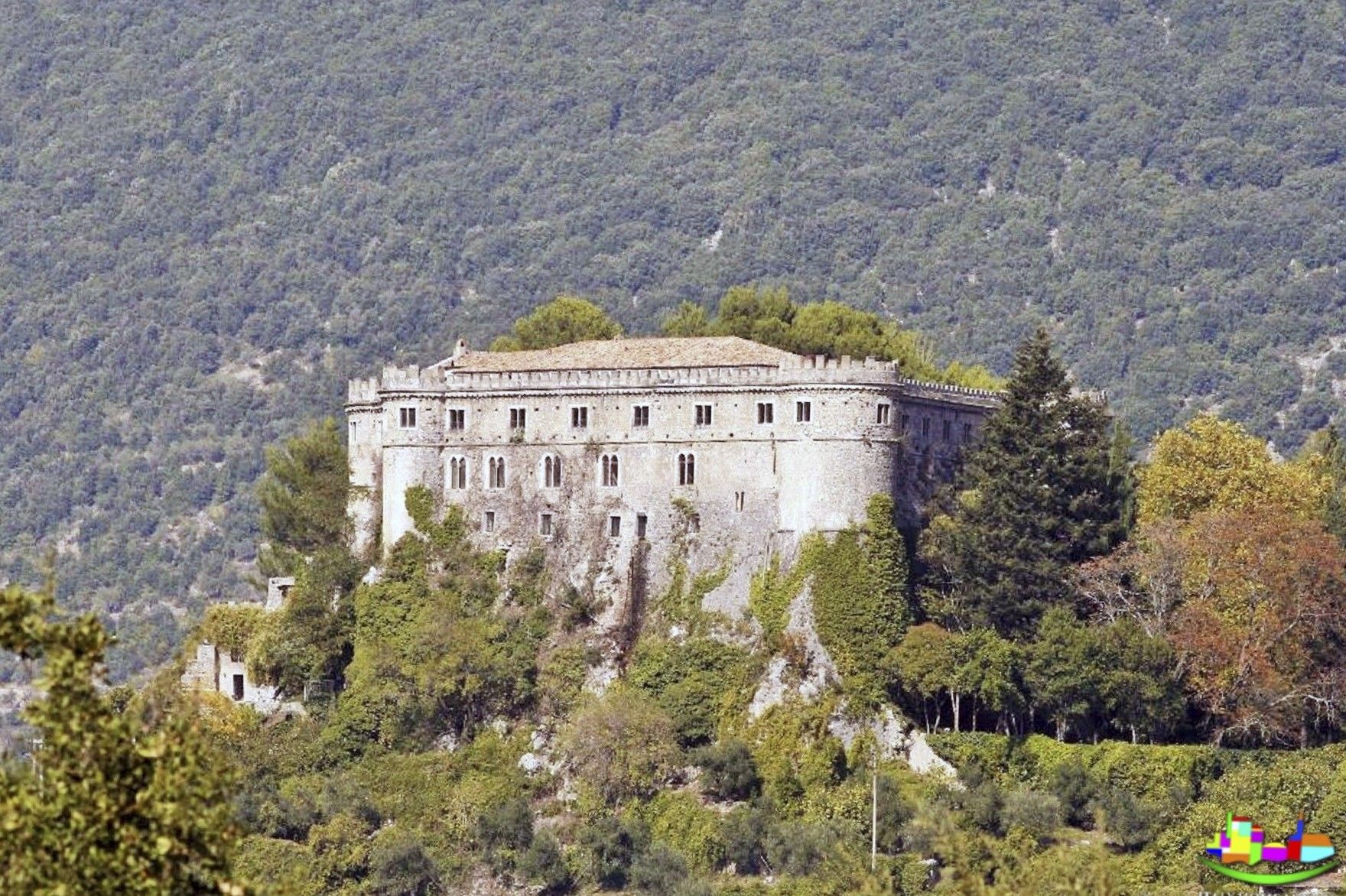 Photos  Château médiéval dans la région des Abruzzes