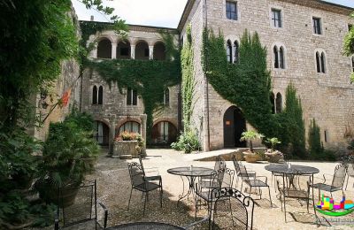 Château médiéval à vendre Abruzzes:  Cour intérieure