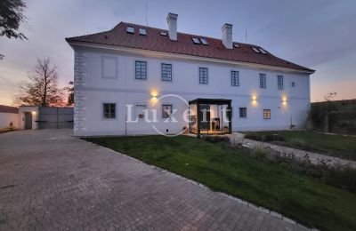 Château à vendre České Budějovice, Jihočeský kraj:  Vue extérieure