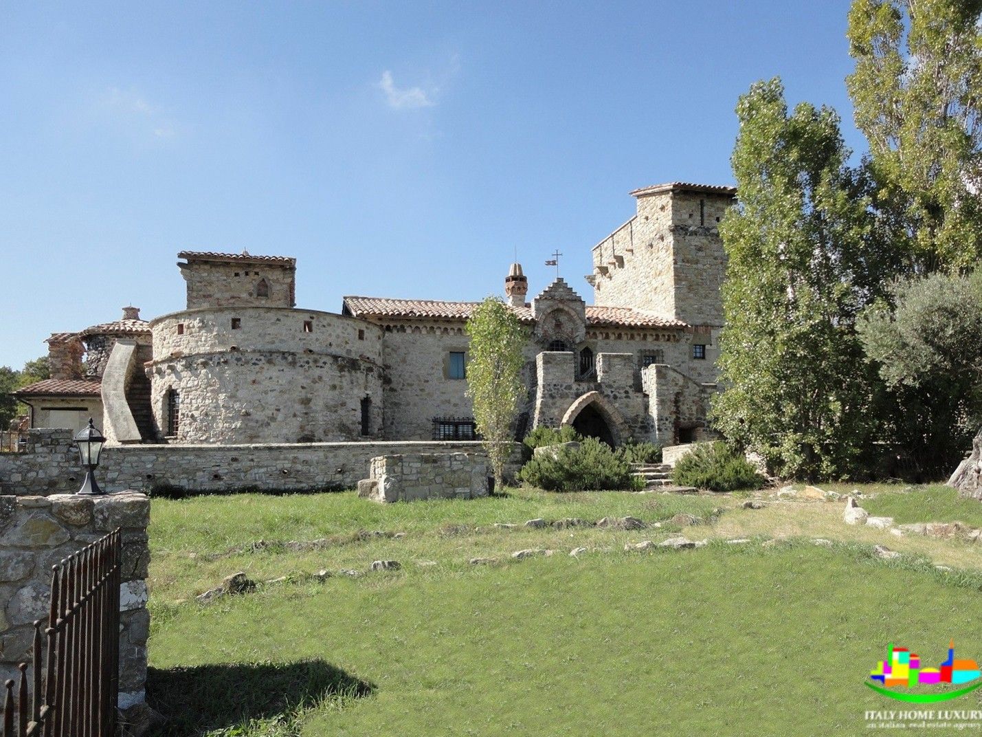 Photos Château en Ombrie près de Todi dans une position panoramique de rêve