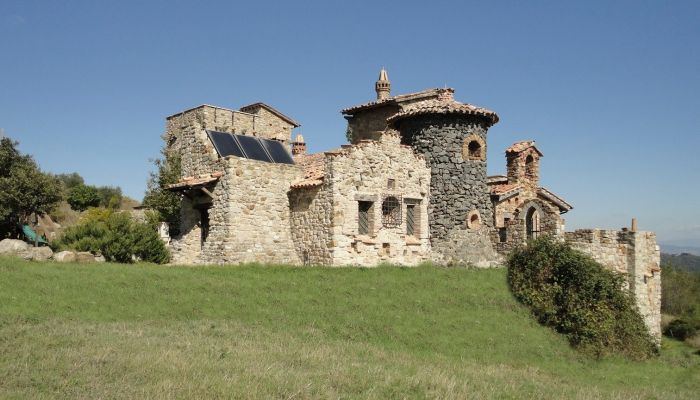 Château en Ombrie près de Todi dans une position panoramique de rêve