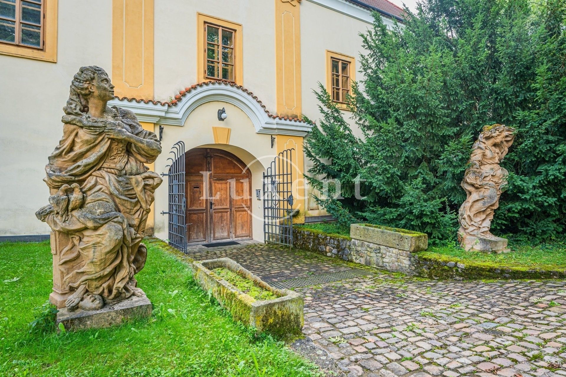 Photos Propriété exceptionnelle près de Prague : Forteresse à Třebotov