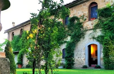 Propriétés, Villa de caractère dans le Latium avec jardin de rêve