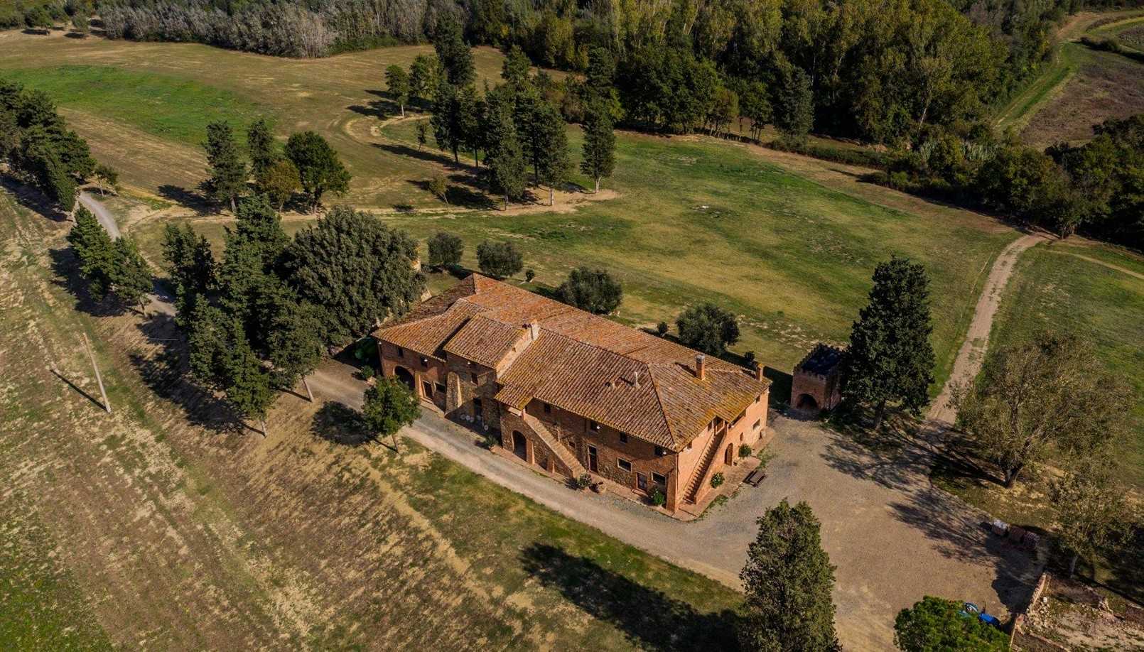 Photos Ancien monastère dans un endroit superbe avec 100 hectares de terrain