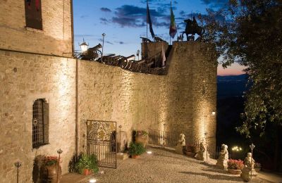 Château médiéval à vendre 06053 Deruta, Ombrie, Vue extérieure