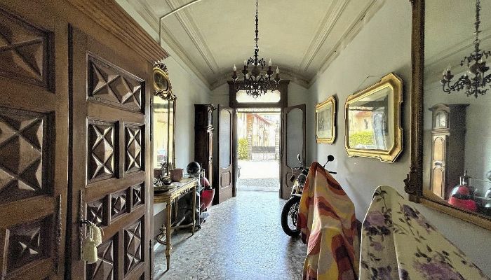 Villa historique Verbano-Cusio-Ossola, Intra 3
