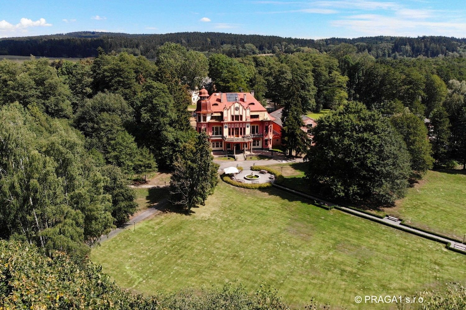 Photos Petit château en Bohême du Sud avec 8 hectares de terrain