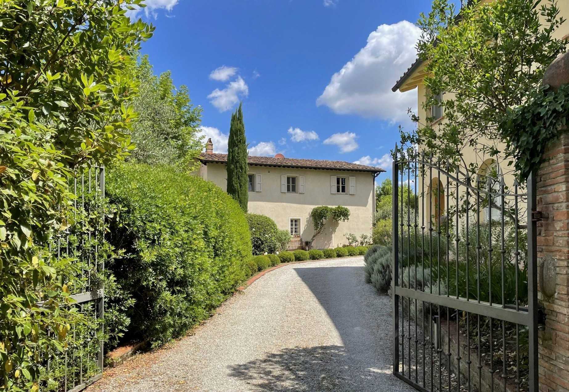 Photos Villa avec 7 hectares de terrain entre Pise et Florence