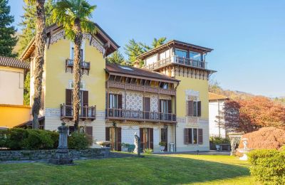 Propriétés, Villa Art Nouveau avec vue sur le lac à Stresa Carciano