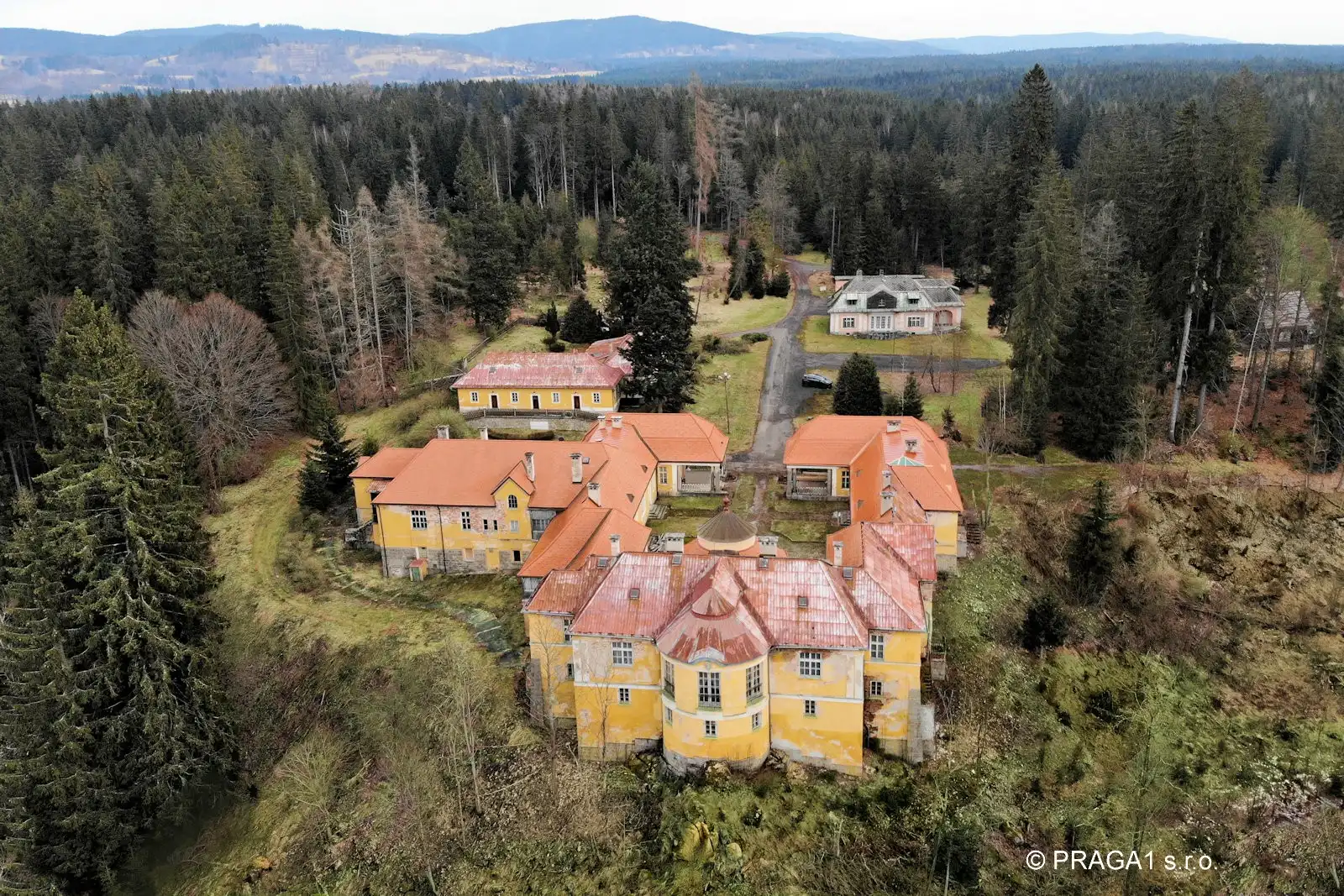Photos Pavillon de chasse isolé près de Karlovy Vary