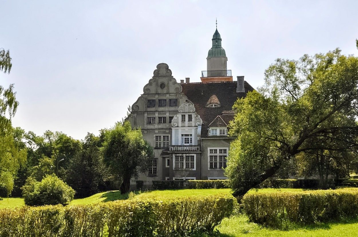 Photos Château unique de Paul Korff à Płoty, Poméranie occidentale