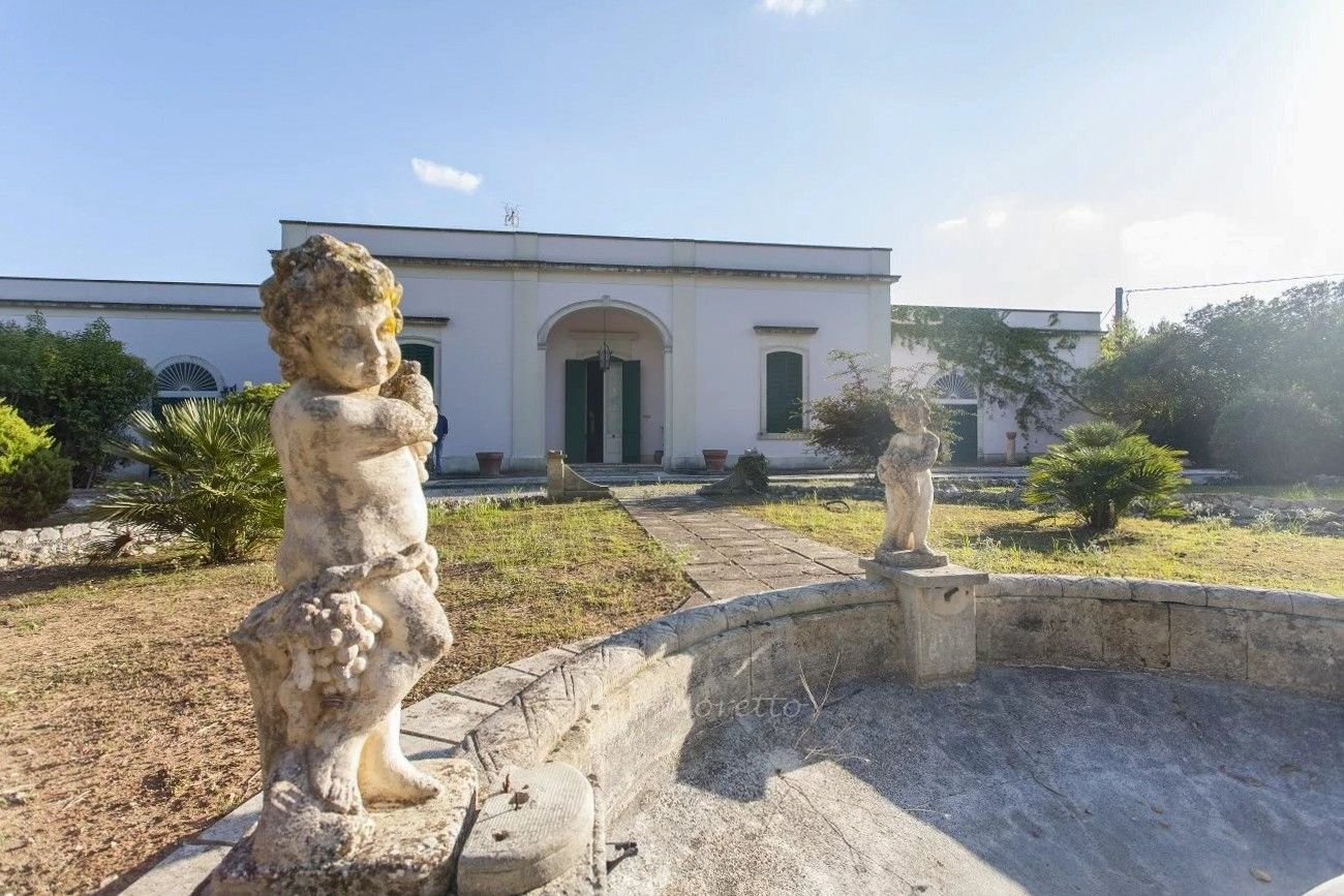 Photos Villa historique avec piscine et jardin près de Lecce