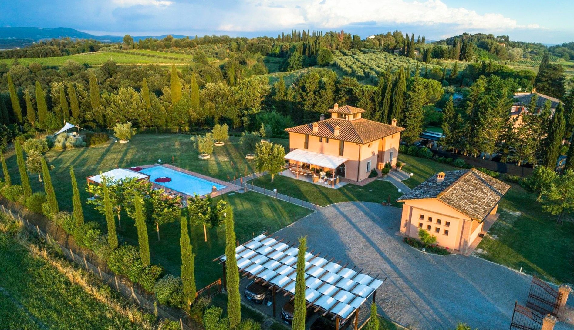 Photos Villa de luxe en Toscane avec ambiance et vue particulières
