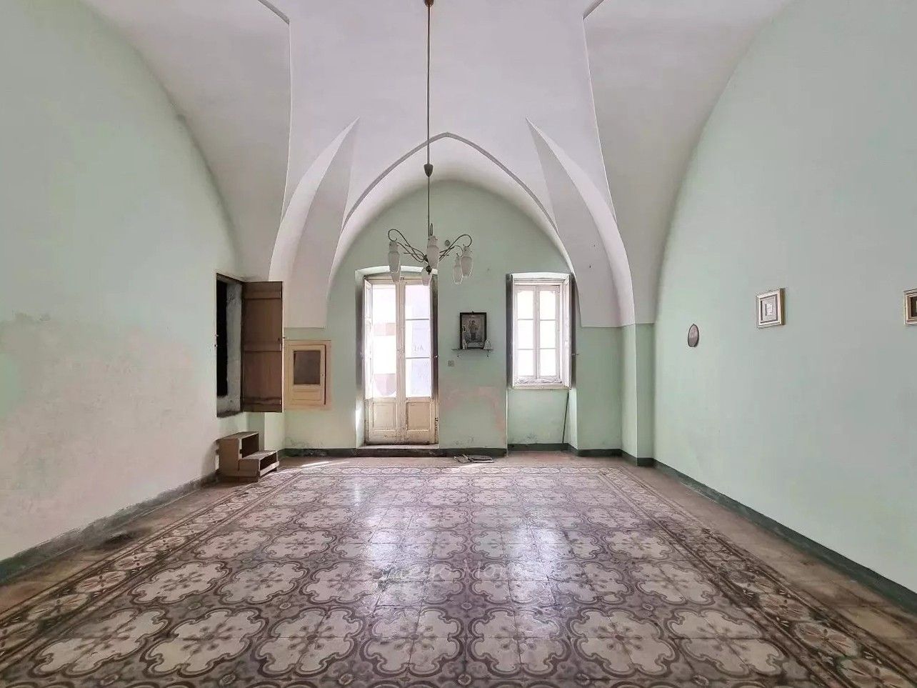 Oria, Pouilles à vendre