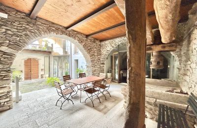 Manoir à vendre 28824 Oggebbio, Località Rancone, Piémont, Innenhof mit Weinpresse