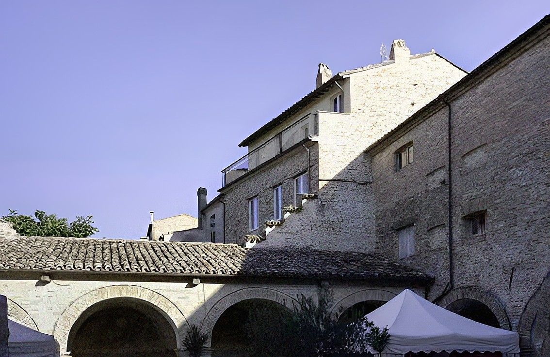 Offida, Marches à vendre
