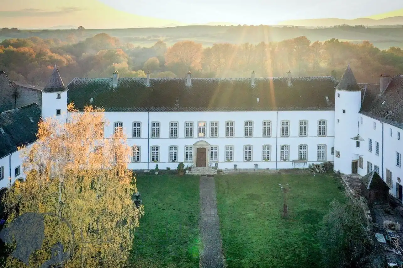 Photos Vente Exceptionnelle : Château de Roussy-Comté, à Deux Pas du Luxembourg