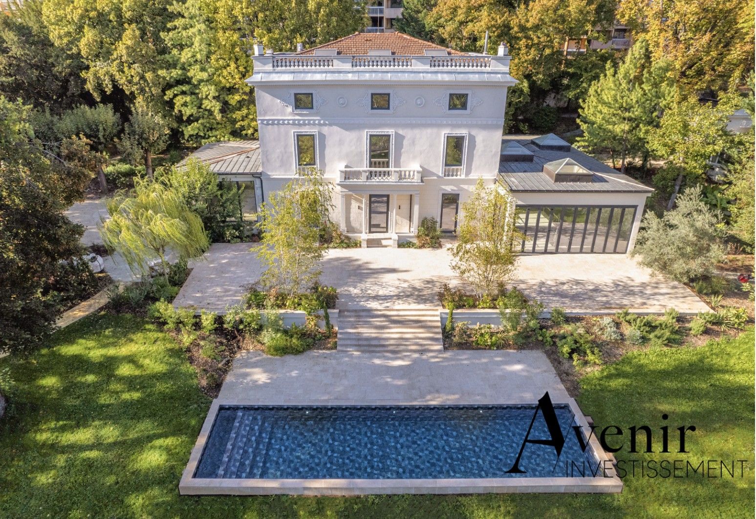 Photos Villa luxueuse au bord de la Saône avec grand jardin