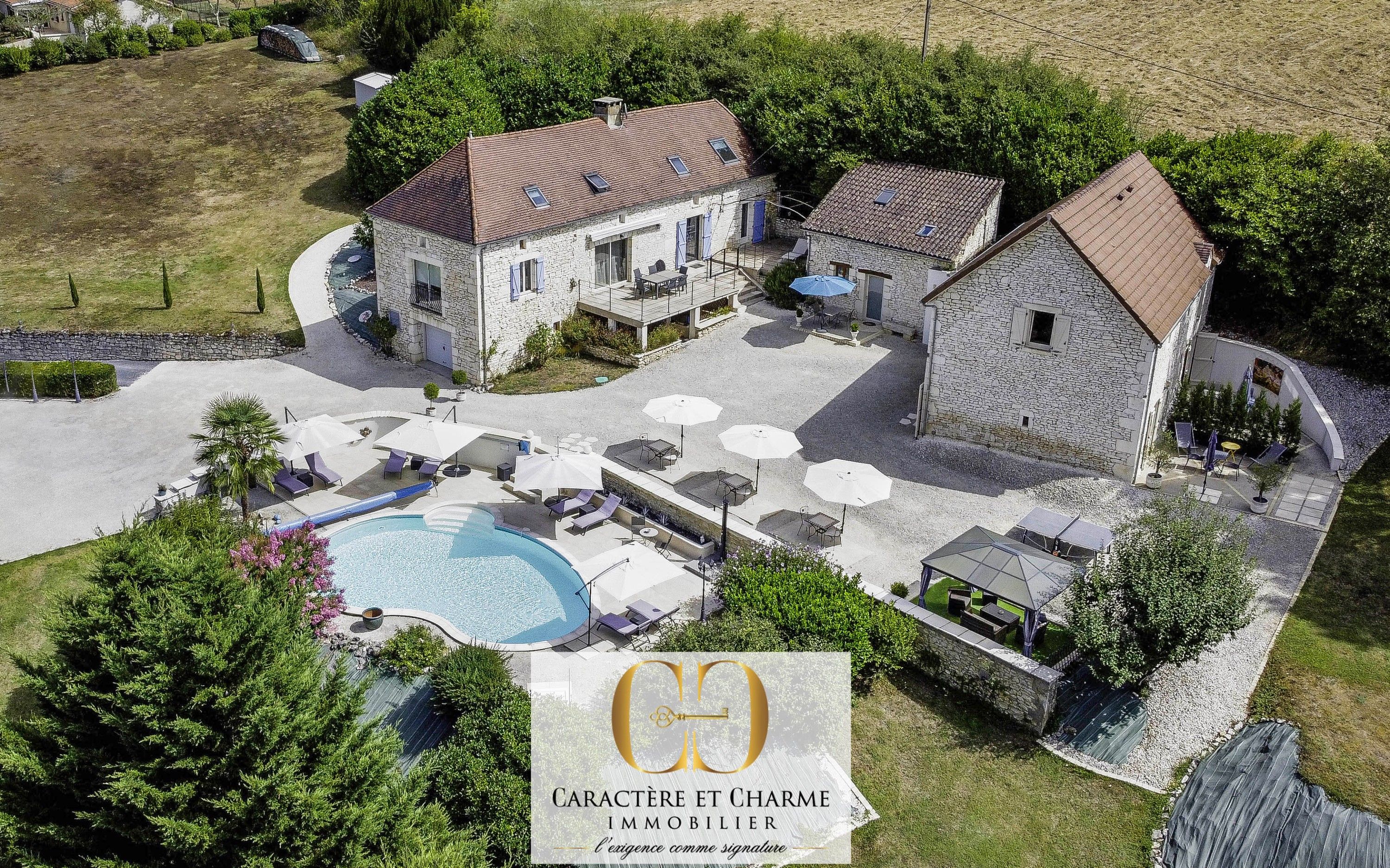 Photos Belle demeure en pierre avec gîte et chambres d'hôtes