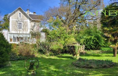 Demeure historique à vendre Bussac-sur-Charente, Nouvelle-Aquitaine, Vue de l'arrière