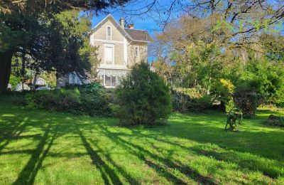 Propriétés, Villa avec grand jardin et piscine près de Saintes
