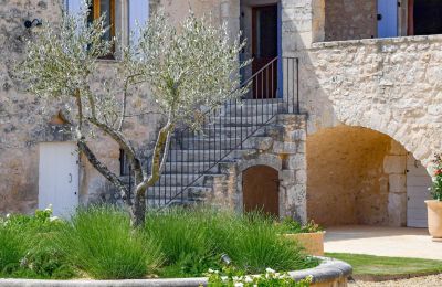 Propriété historique à vendre Occitanie, Cour intérieure