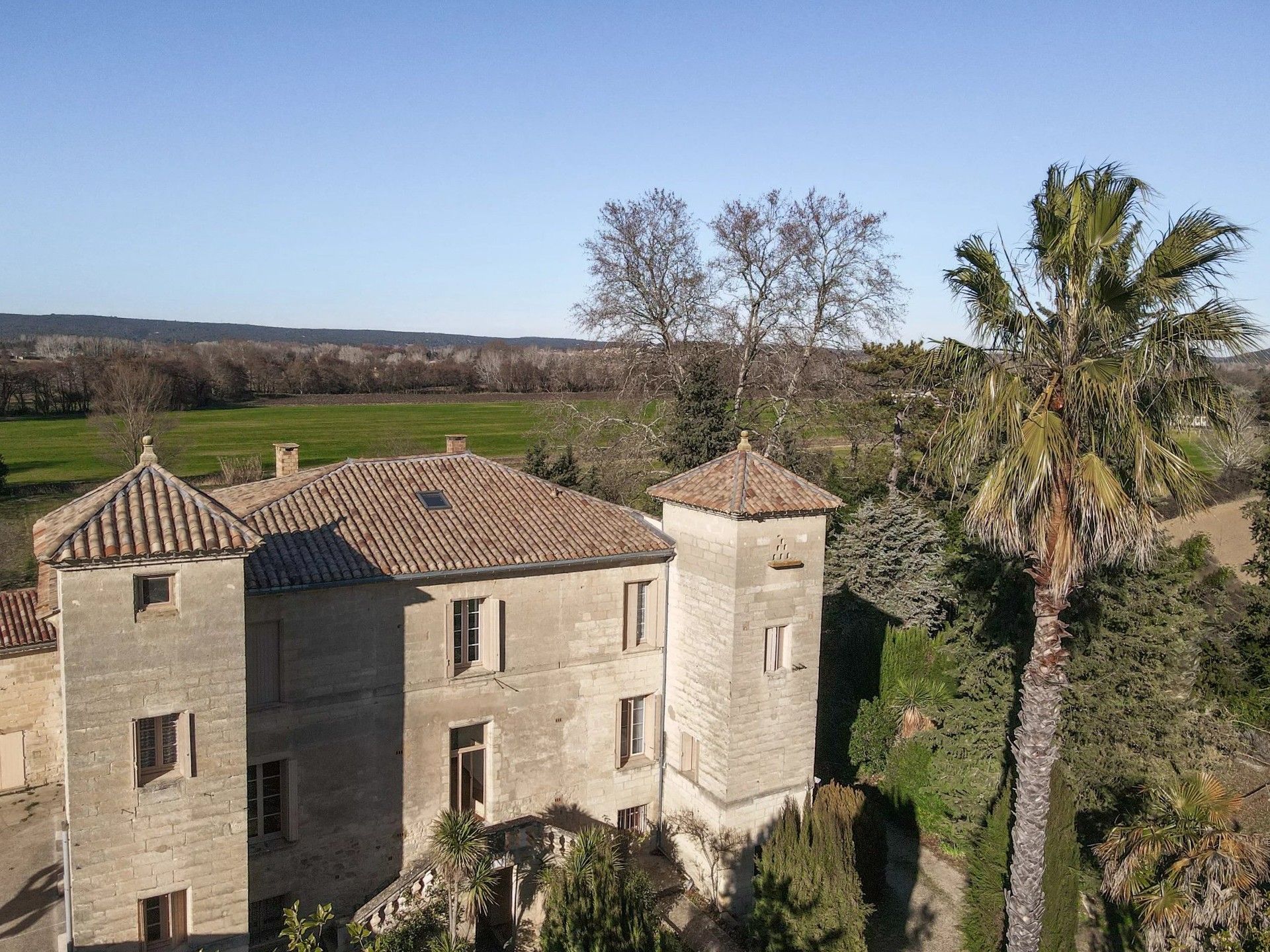 Photos Manoir près d'Uzès avec un petit parc et des dépendances