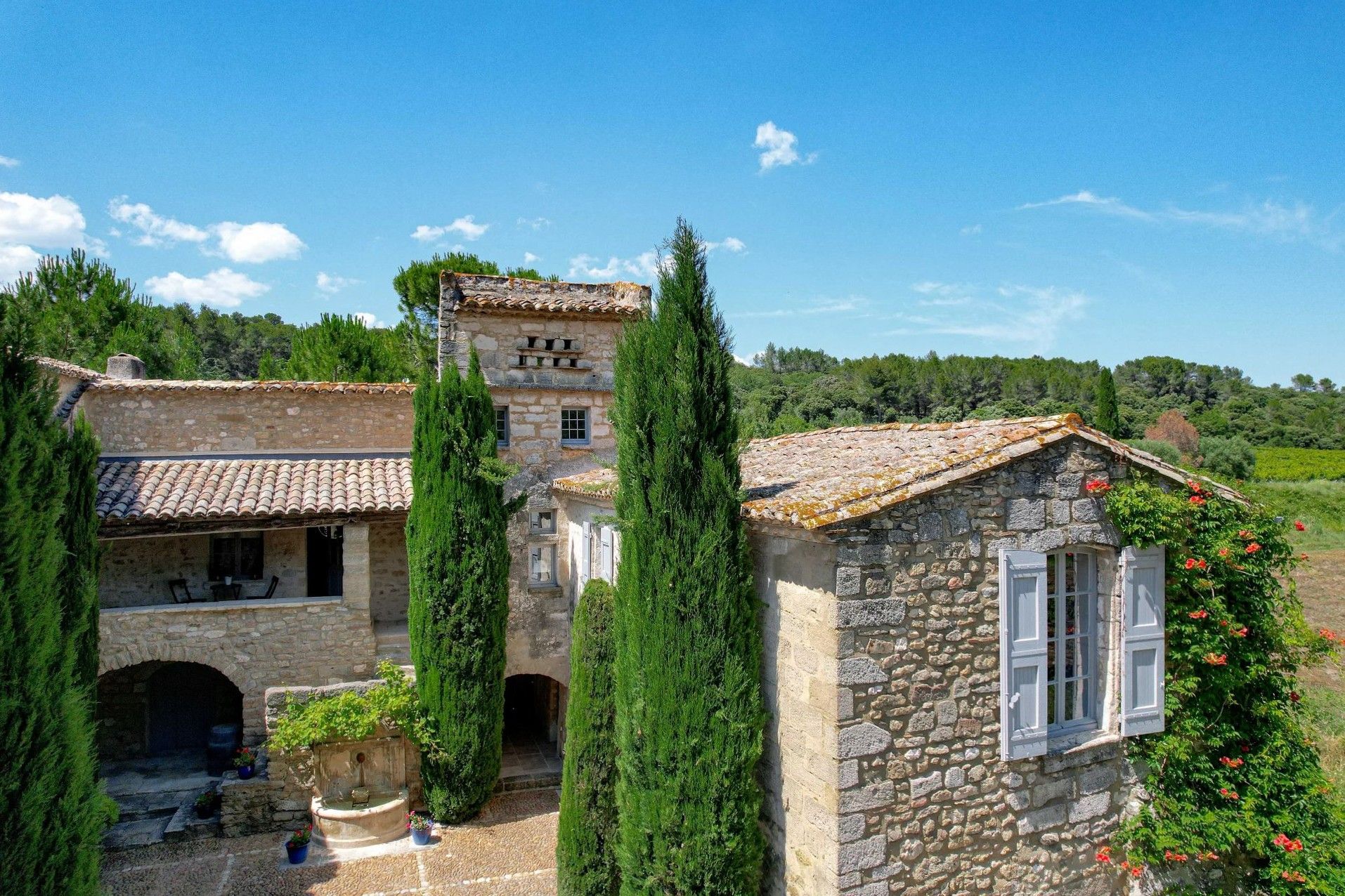 Photos Propriété de grande valeur en situation privée