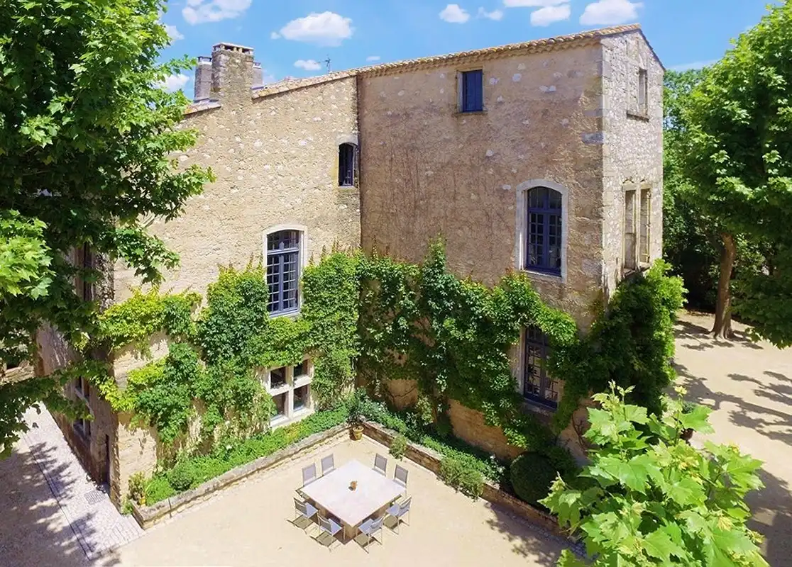 Photos Château du 13ème siècle avec parc et piscine