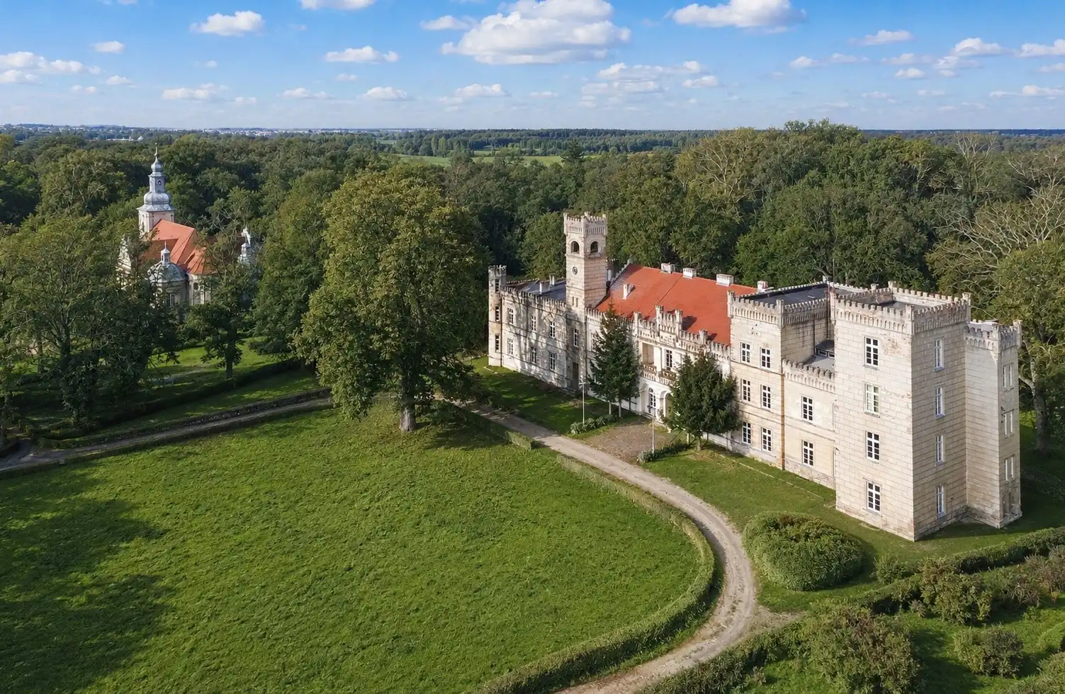 Photos Manoir de Gościeszyn – L'élégance du néogothique anglais