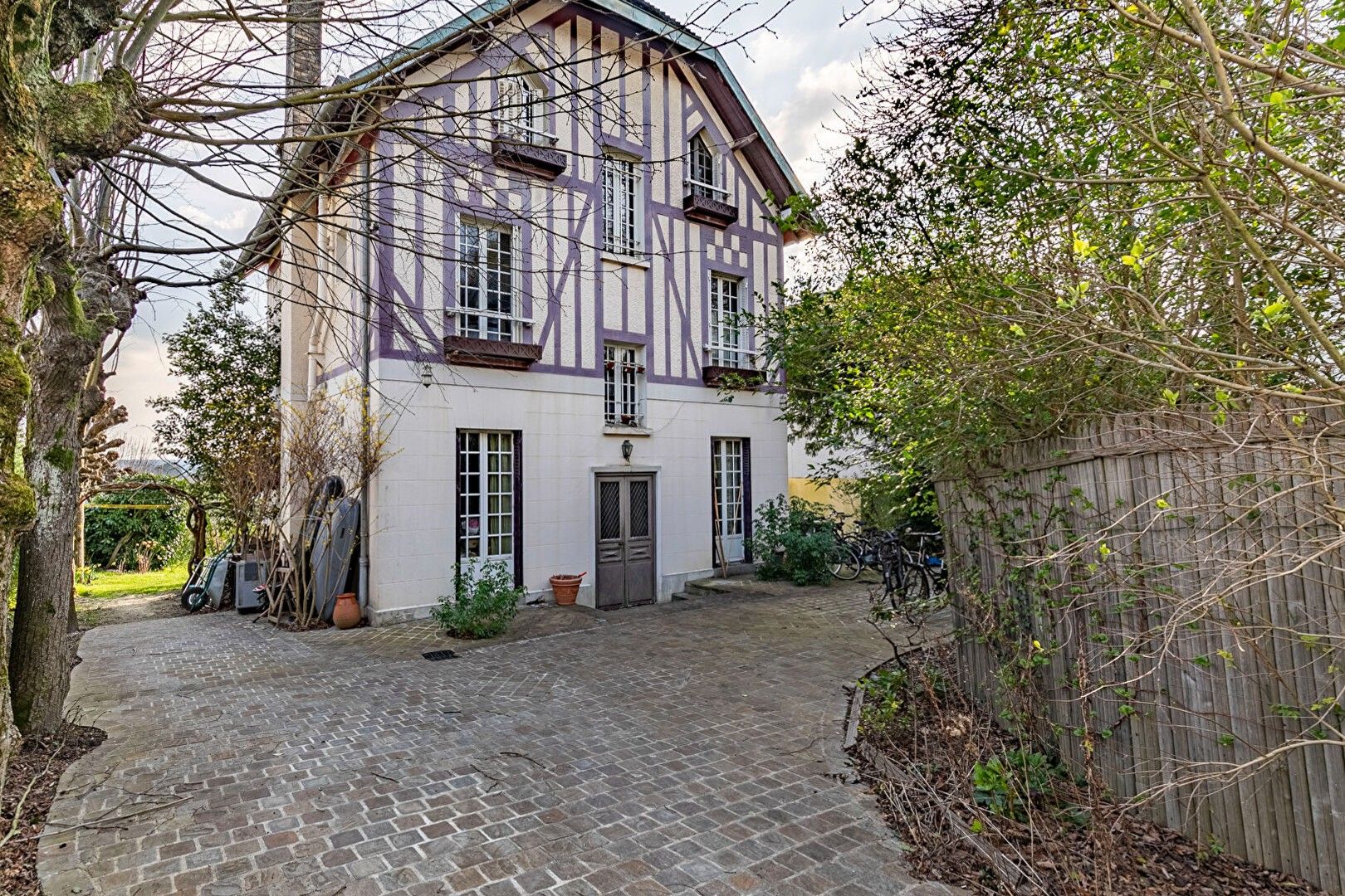 Sèvres, Île-de-France til salg