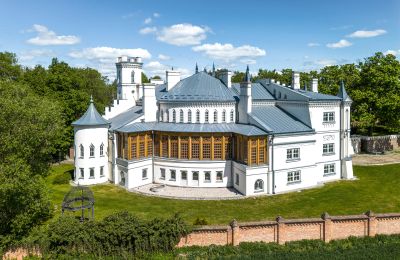 Propriétés historiques, Manoir néogothique de Patrykozy - un monument exceptionnel en Mazovie