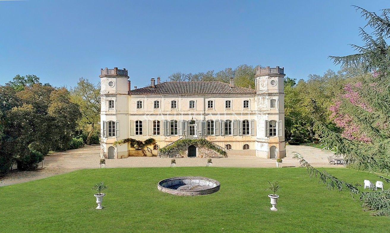 Photos Manoir du 19ème siècle avec 5 hectares de terrain près de Toulouse