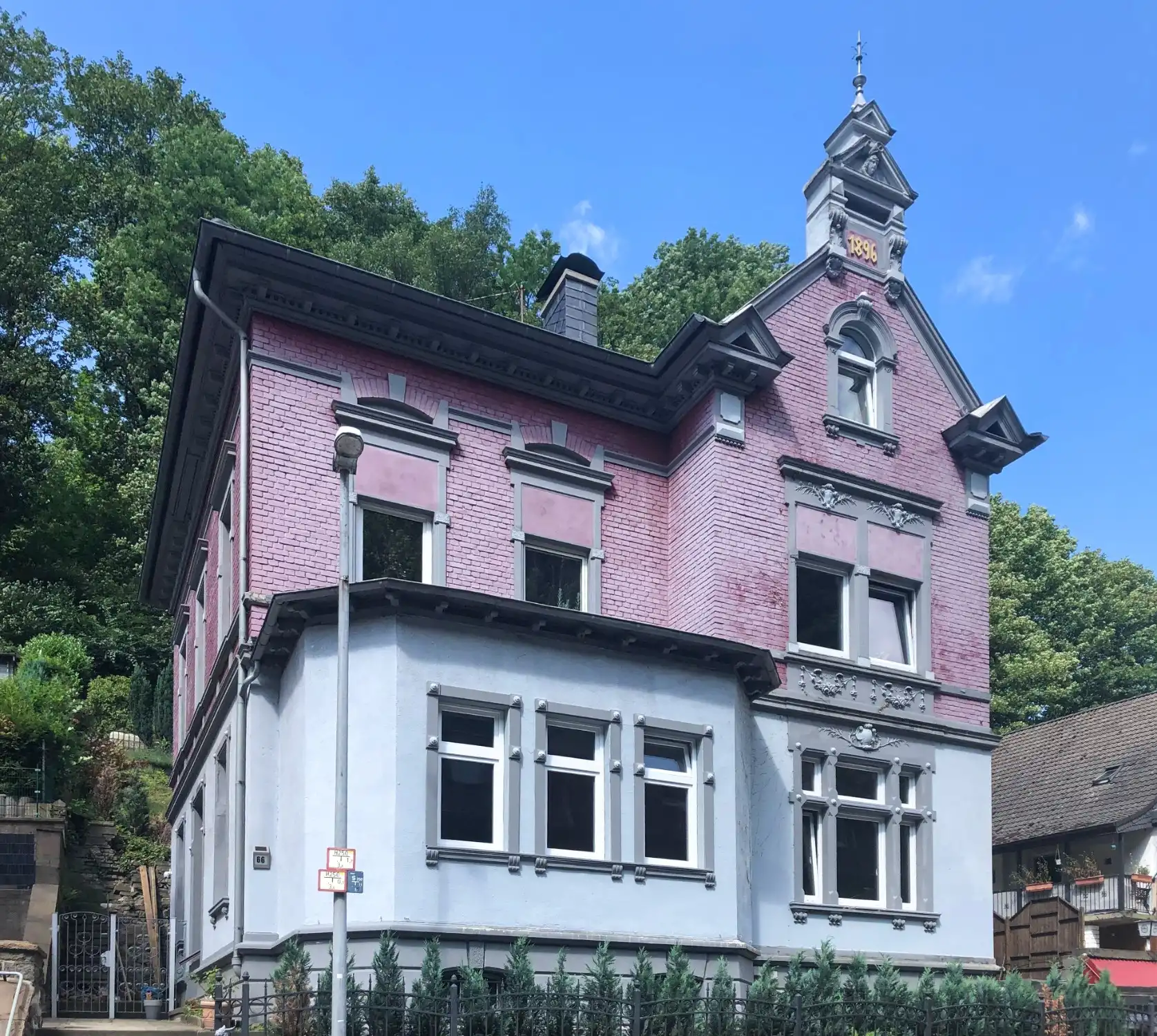 Photos Maison historique à Altena, Allemagne – Propriété avec vue sur le château