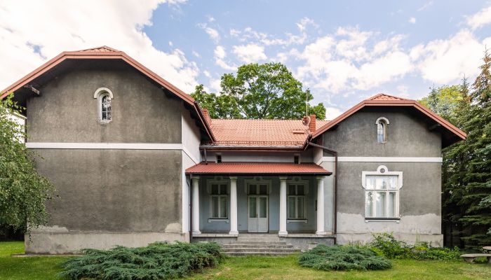 Demeure historique près de Varsovie avec 430 m² habitables et grand jardin