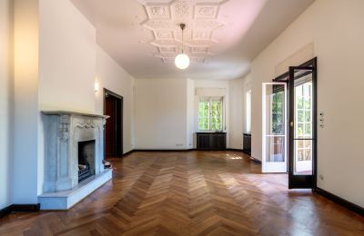 Demeure historique à vendre Charlottenburg-Wilmersdorf, Westend, Berlin, Wohnzimmer mit Zugang zur Terrasse und Laubengang 