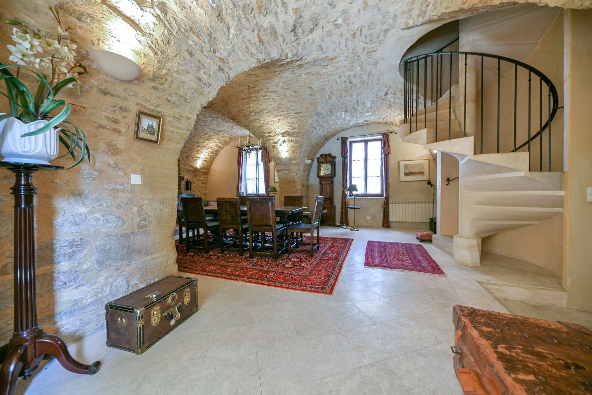 Photos Demeure de caractère près d’Uzès – cour arborée et potentiel d’agrandissement