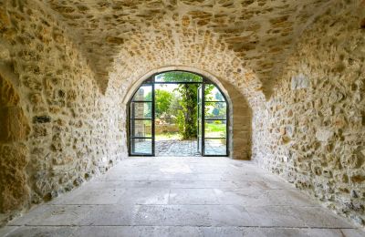 Biens historiques, Propriété d’exception restaurée près d’Uzès avec piscine, jardin et potentiel d’expansion