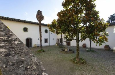 Château médiéval à vendre Croci di Calenzano, Toscane, Cour intérieure