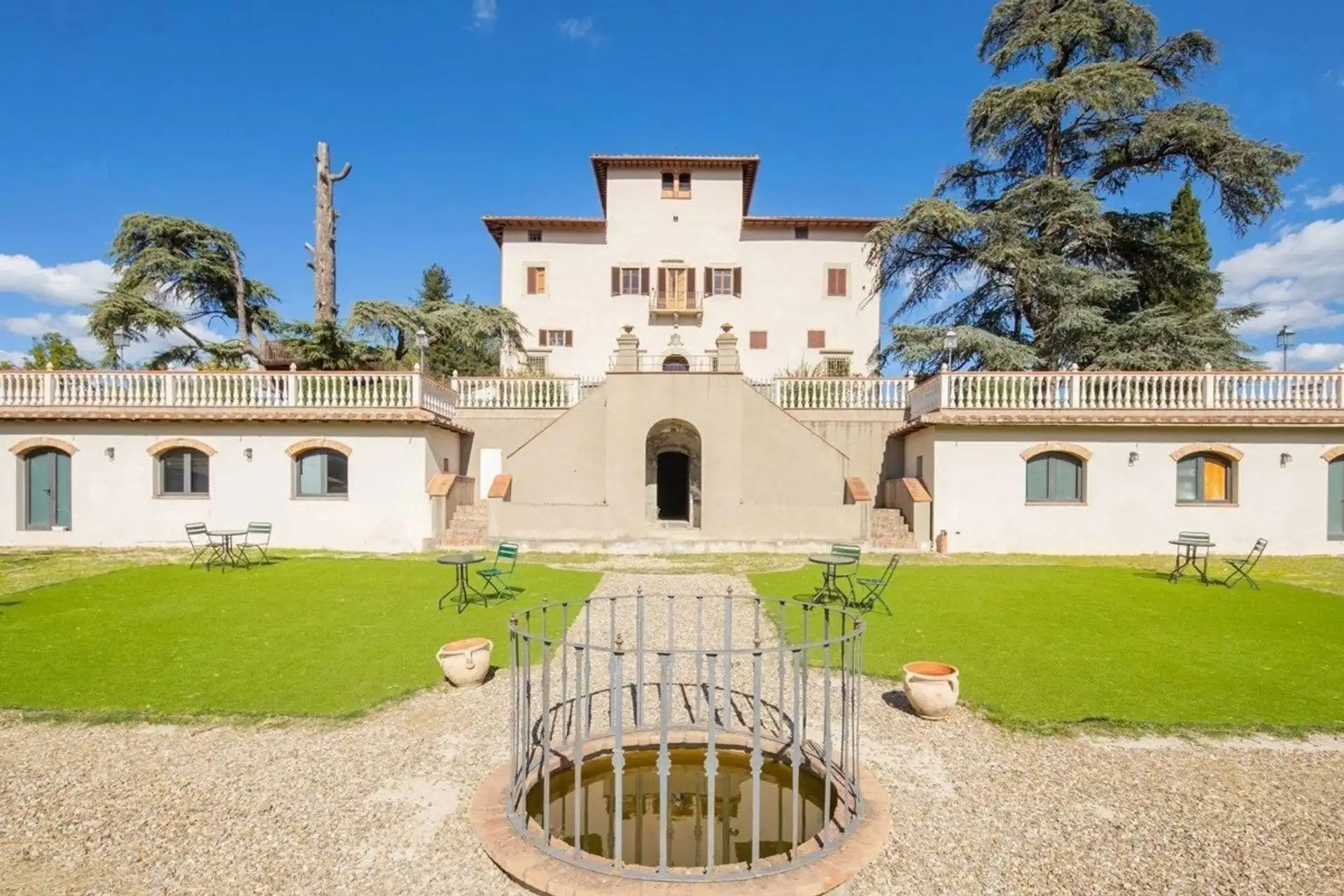 Photos Villa Murtas - Propriété au sud de Florence avec parc, spa et vue panoramique