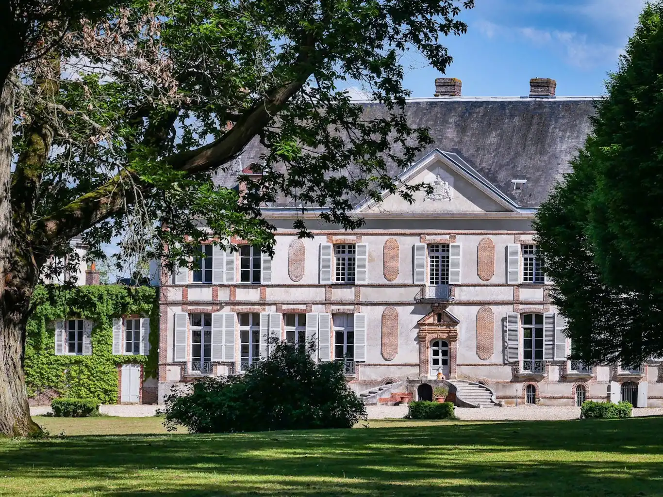 Photos Château Louis XIII à vendre près de Paris – Propriété de 158 hectares en Bourgogne
